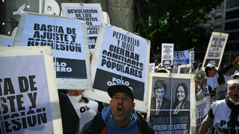 Dez detidos e v&aacute;rios feridos em protestos contra ajuste fiscal na Argentina
