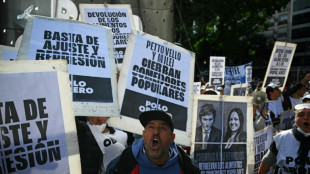 Dez detidos e v&aacute;rios feridos em protestos contra ajuste fiscal na Argentina