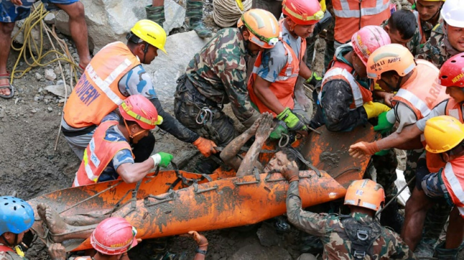 Wundersame Rettung von zwei Versch&uuml;tteten gut eine Woche nach Sturzflut in Nepal