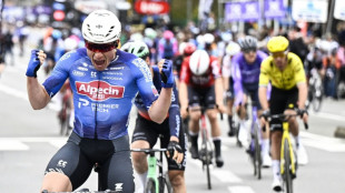 In Flanders Fields/Wevelgem: Philipsen s'impose, avec les compliments de Van der Poel
