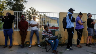 Namibie: des bureaux de vote rouvrent malgr&eacute; les protestations de l'opposition