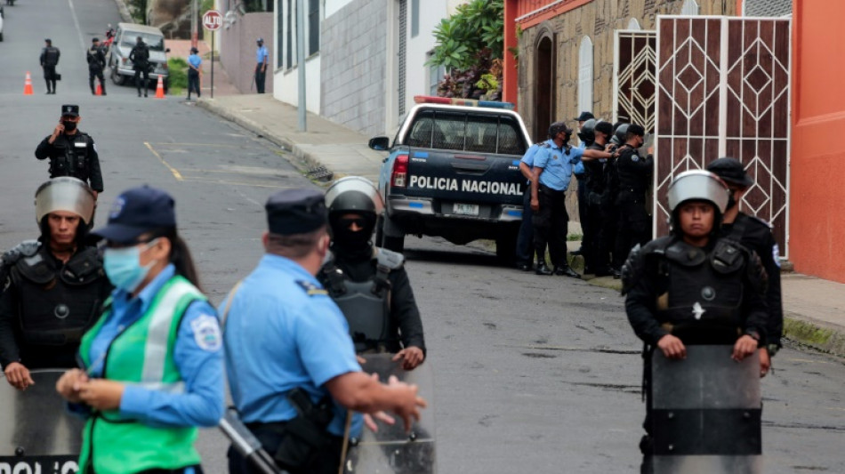 Polic&iacute;a de Nicaragua ingresa a residencia de obispo cr&iacute;tico de Ortega