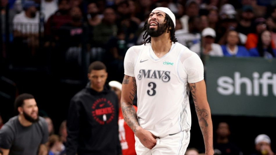 NBA: Davis &eacute;bouriffant puis bless&eacute; pour ses d&eacute;buts &agrave; Dallas