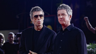 Gli Oasis verso il concerto a Roma, l'indizio social con una clip a Trastevere