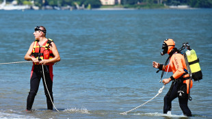 Salva figli caduti in acqua, uomo disperso nel lago di Como