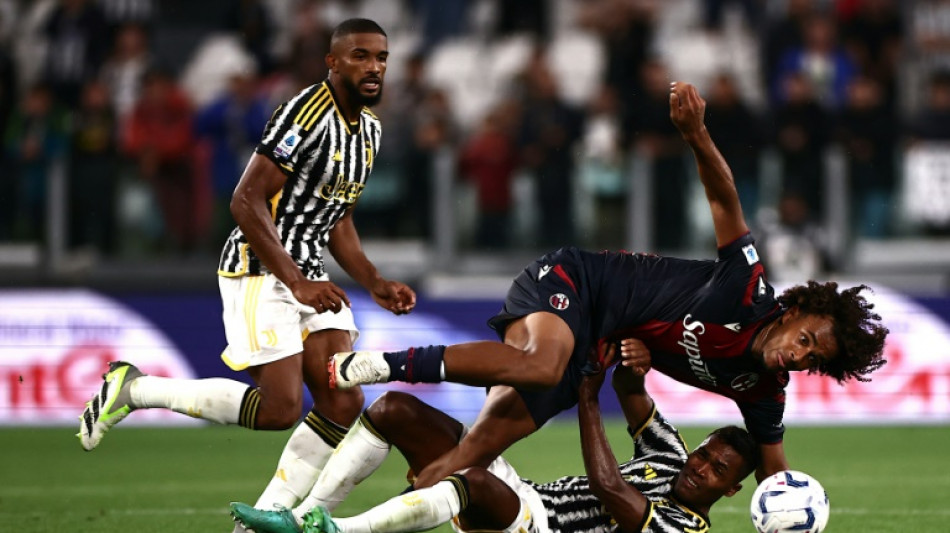 Alex Sandro desfalca Juventus por duas semanas ap&oacute;s les&atilde;o muscular