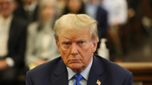 Trump denunci&oacute; "farsa" judicial al comparecer en el primero de una larga serie de juicios