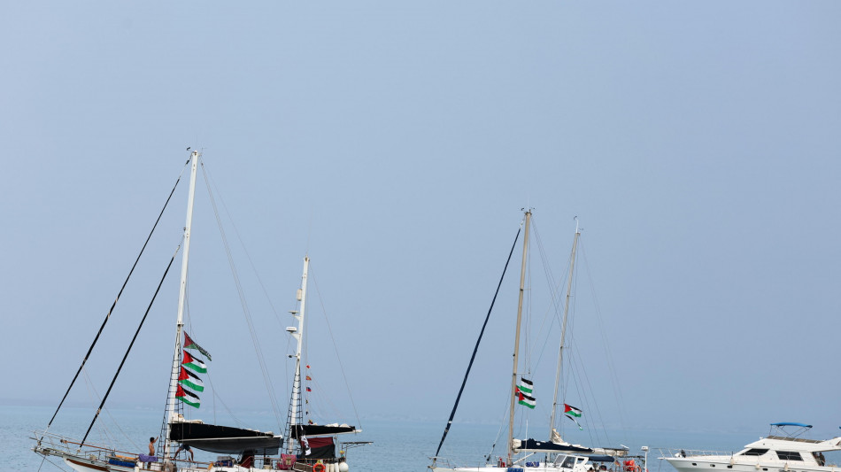 Flotilla: 'Colpiti da sospetto drone'. Ma la Tunisia smentisce