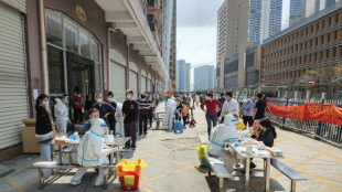 China decreta confinamiento en grandes ciudades y cierra f&aacute;bricas por brote de covid-19