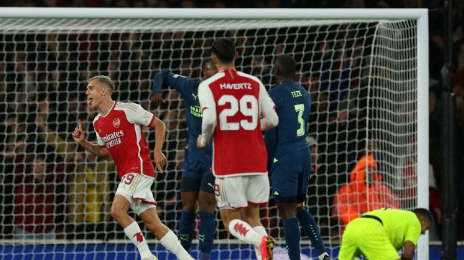 Arsenal goleia PSV (4-0) em sua volta &agrave; Champions League