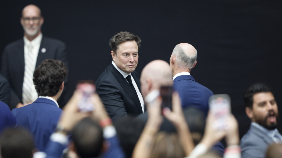 Ai funerali di Kirk anche Musk e Bannon