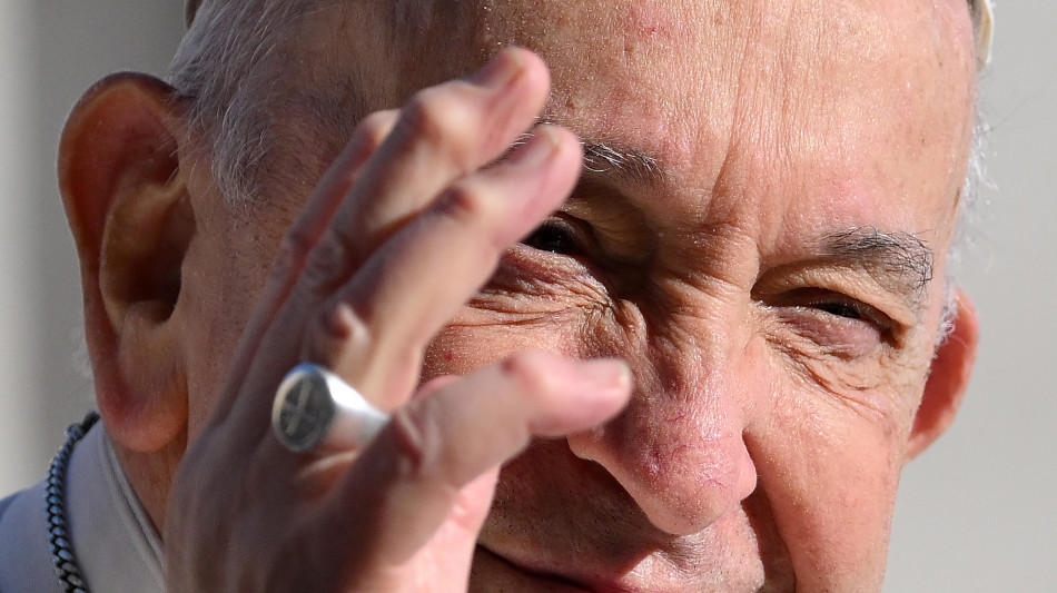 Vescovo belga ridotto a stato laicale, abus&ograve; del nipote