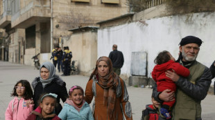 Ex&eacute;rcito s&iacute;rio bombardeia &aacute;reas curdas da cidade de Aleppo