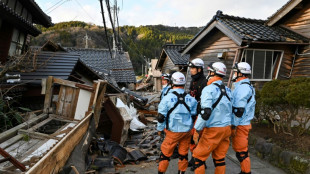 Lluvias dificultan rescate tras sismo que dej&oacute; 55 muertos en Jap&oacute;n