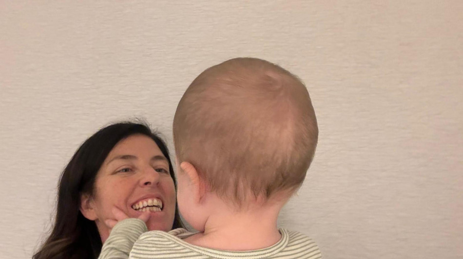 Ethan riabbraccia la madre 'mi ha sorriso, &egrave; meraviglioso'