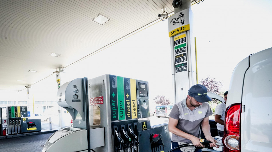 Assoutenti prepara esposto ad Antitrust sui prezzi dei carburanti