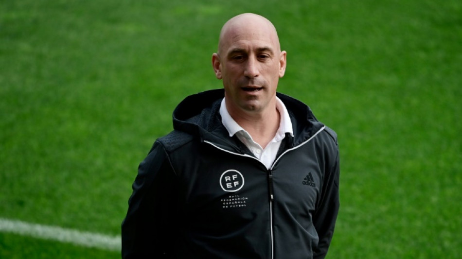 Luis Rubiales, acorralado entre cr&iacute;ticas por besar a Jenni Hermoso