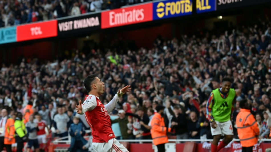 Martinelli marca nos acr&eacute;scimos e Arsenal empata com Manchester City (1-1)