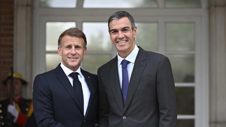 Macron, 'soluzioni ferme per proteggere le nostre frontiere comuni'
