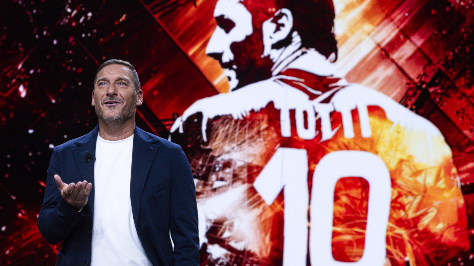 Calcio: Totti 'Roma candidata per lo scudetto insieme all'Inter'