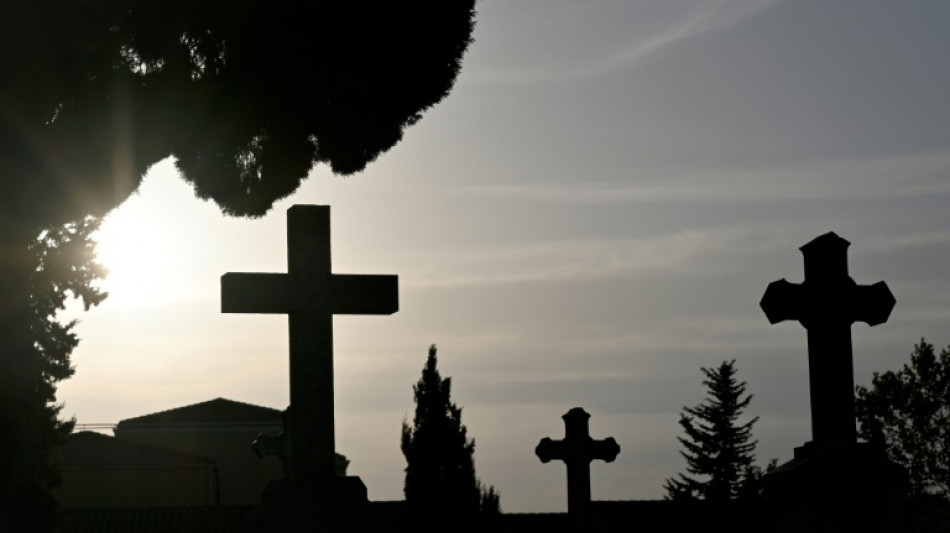 Diebe pl&uuml;ndern Friedhof in bayerischem Amberg: Mehrere hunderttausend Euro Schaden