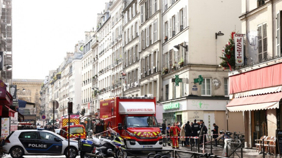 Presentan al juez al sospechoso de asesinato de kurdos en Par&iacute;s, manifestaci&oacute;n de homenaje a v&iacute;ctimas