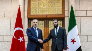 Le nouvel homme fort de la Syrie re&ccedil;oit le chef de la diplomatie turque