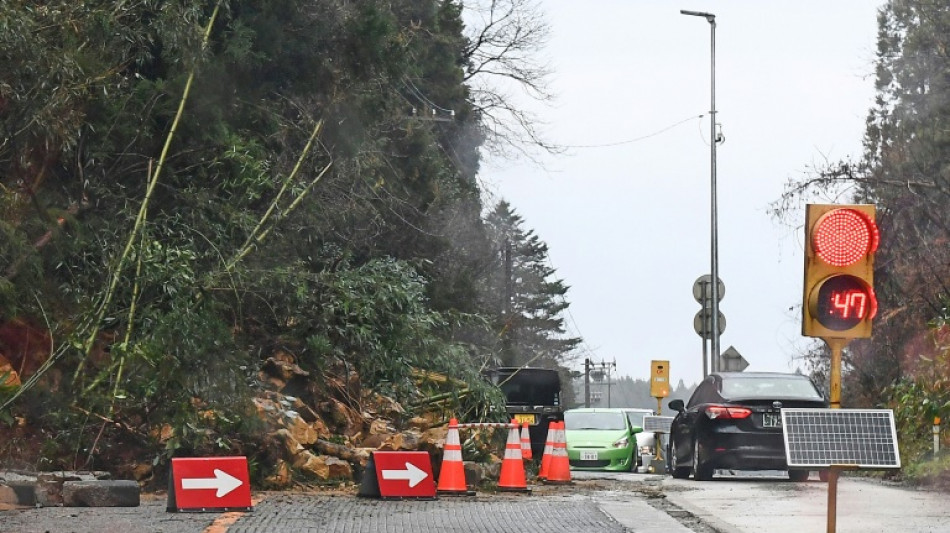 Japon: 73 morts apr&egrave;s le s&eacute;isme du Nouvel An, la pluie complique les secours