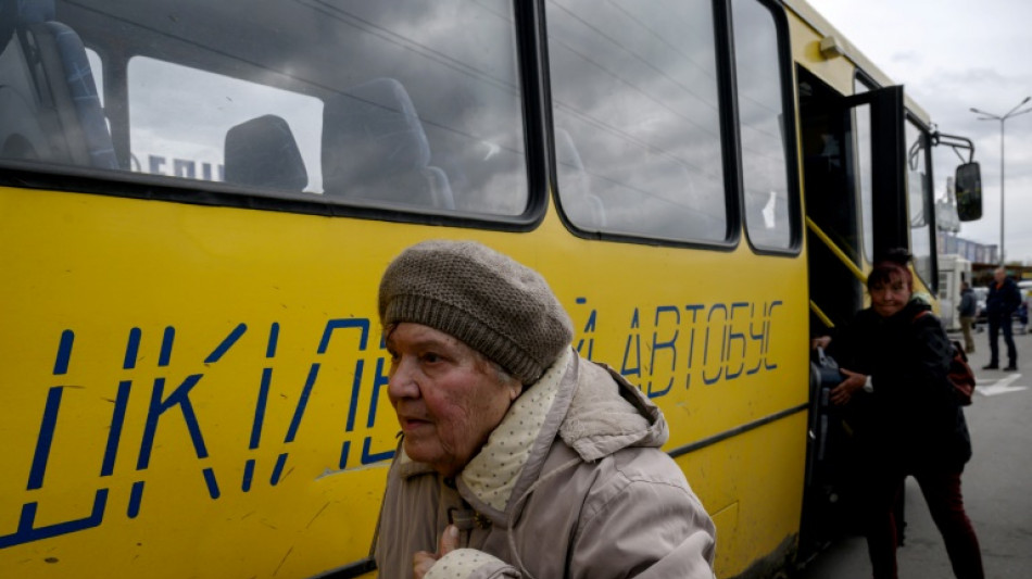 Tres autobuses de evacuados de Mariúpol llegan a Zaporiyia, en el sudeste de Ucrania