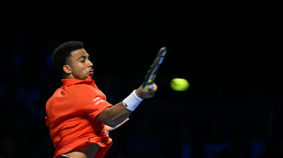 Tennis: Arthur Fils s'offre Tsitsipas &agrave; B&acirc;le et acc&egrave;de aux demi-finales