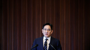 Corea del Sur indulta al jefe de Samsung para ayudar a "superar la crisis econ&oacute;mica"