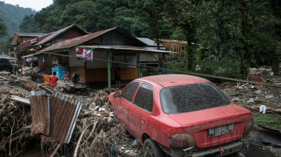Mehr als 30 Tote bei &Uuml;berschwemmungen auf indonesischer Insel Sumatra