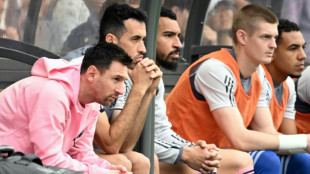 Foot: Messi et Beckham hu&eacute;s par le public &agrave; Hong Kong en raison du forfait de l'Argentin
