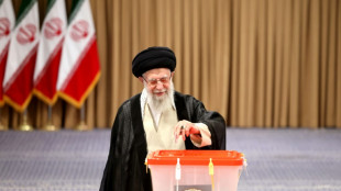 Ir&aacute;n elige en la segunda vuelta presidencial entre un reformista y un ultraconservador