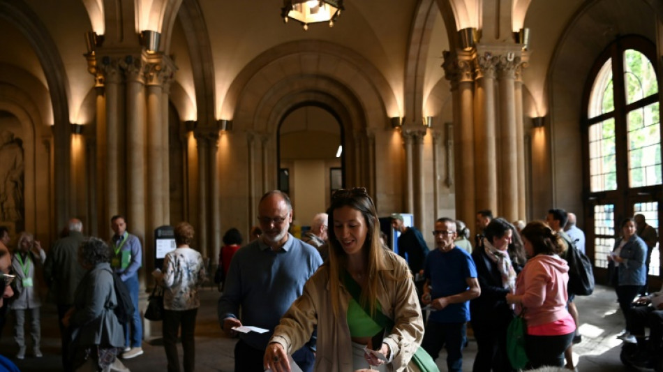 Los independentistas pierden su mayor&iacute;a en Catalu&ntilde;a ante el ascenso de los socialistas de S&aacute;nchez