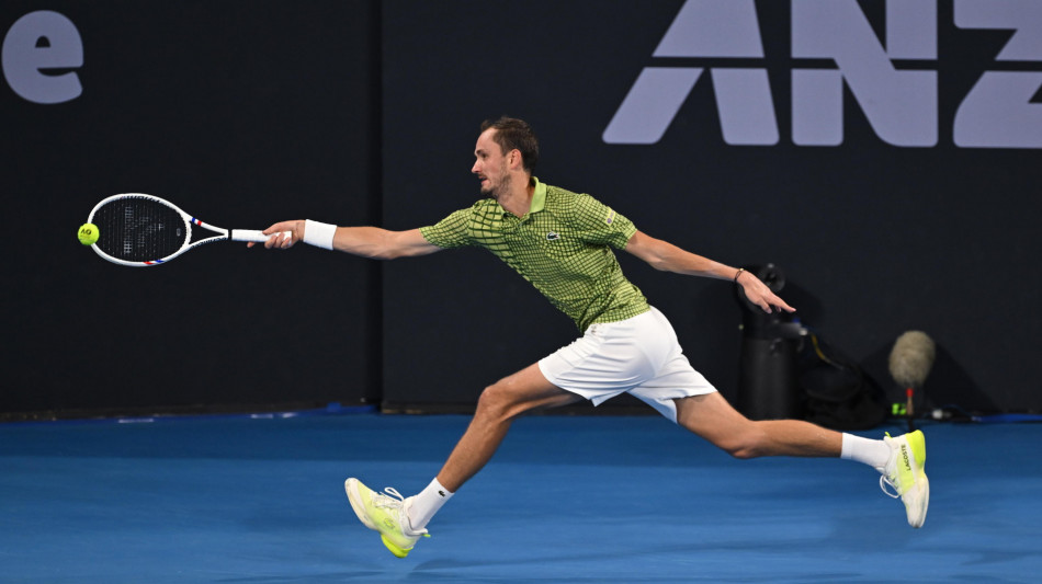 Tennis: Medvedev vince a Brisbane e avvisa Sinner e Alcaraz