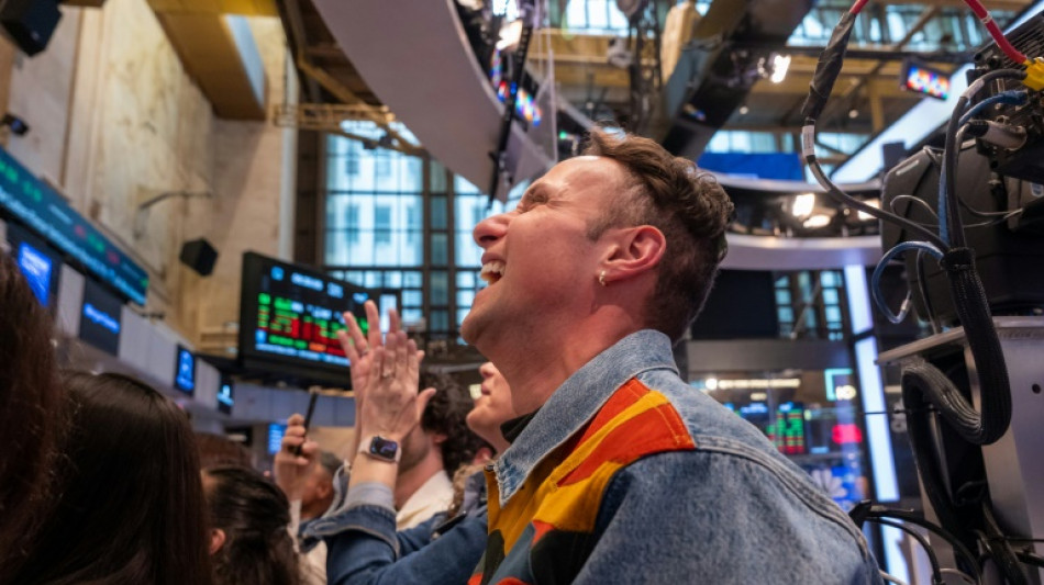 Wall Street ouvre en hausse, malgr&eacute; la remont&eacute;e des taux obligataires
