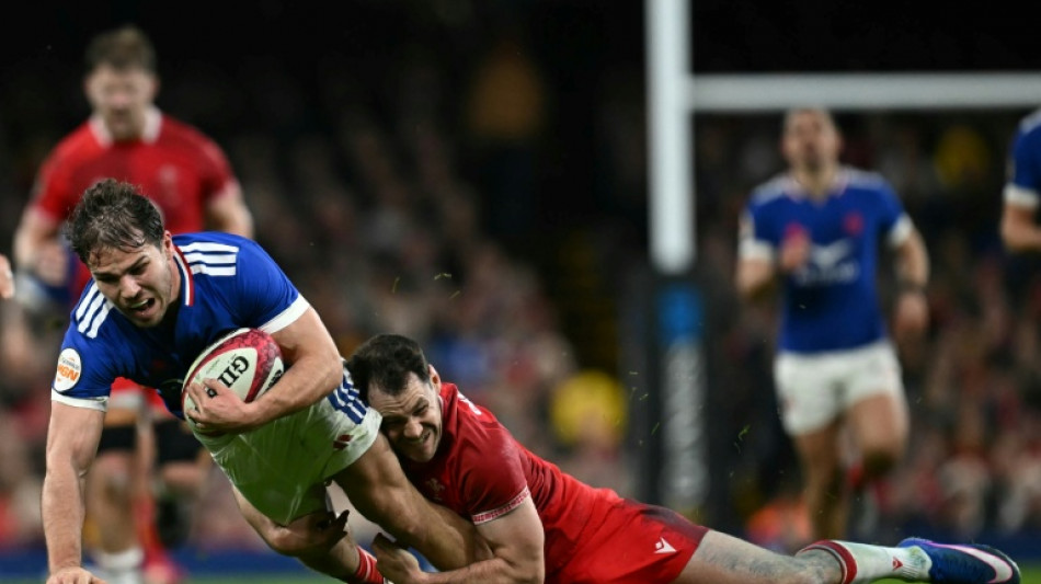 Six nations: les Bleus &eacute;crasent les Gallois et r&ecirc;vent toujours du Grand chelem