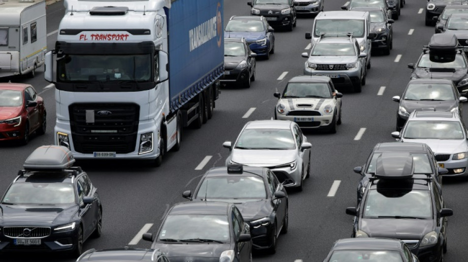 Les autoroutes devraient rester payantes, selon un rapport s&eacute;natorial
