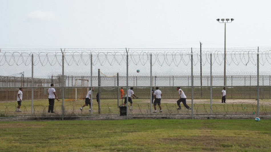 Dans un centre de rétention du Texas, l'attente des migrants en plein tour de vis de Biden