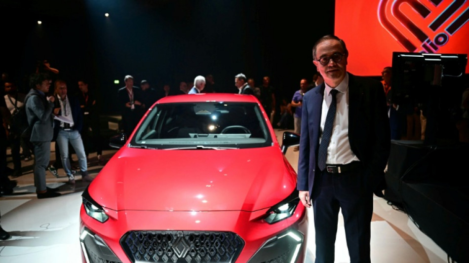 Renault mise sur l'&eacute;lectrique et l'hybride pour 2030 et veut baisser ses prix 