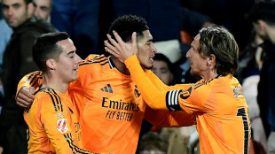 Vini &eacute; expulso mas Real Madrid vence Valencia de virada (2-1) e assume lideran&ccedil;a da LaLiga