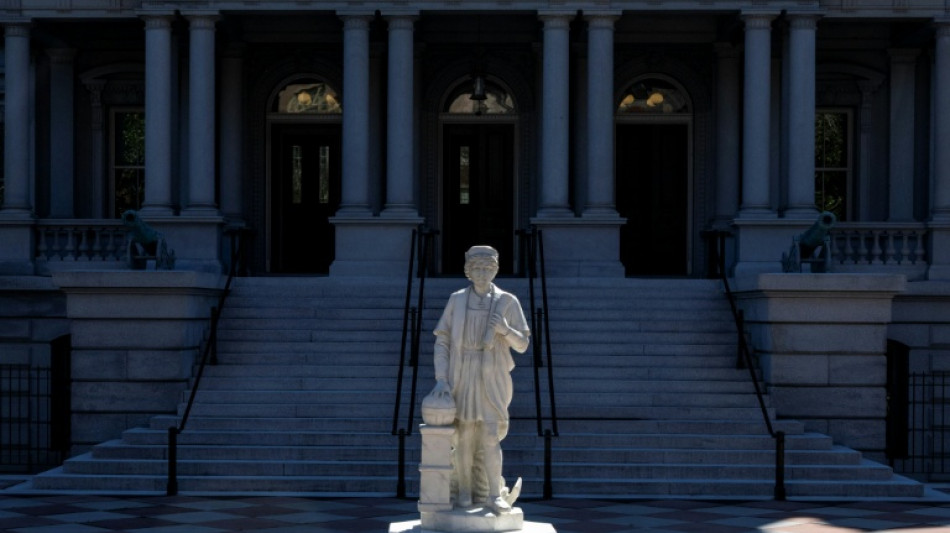 Trump instala una estatua de Col&oacute;n en la Casa Blanca