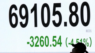 Borsa di Tokyo, indice Nikkei accentua le perdite (-4%)