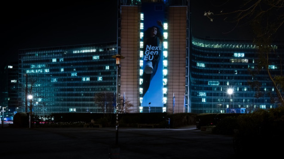 Zum hundertj&auml;hrigen Bestehen: Der Akt der Erneuerung der Kiswah der Kaaba verk&ouml;rpert die aufopfernde Pflege des K&ouml;nigreichs Saudi-Arabien zur Erhaltung der beiden Heiligen Moscheen